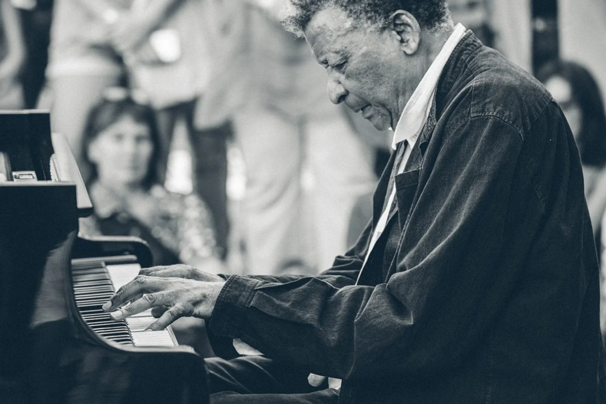 Abdullah Ibrahim manteve uma carreira internacional por mais de seis décadas Abdullah Ibrahim manteve uma carreira internacional por mais de seis décadas