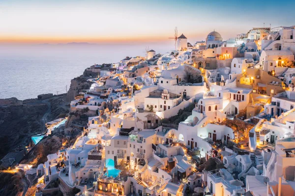 Imagem colorida mostra cidade da Grécia - Metrópoles
