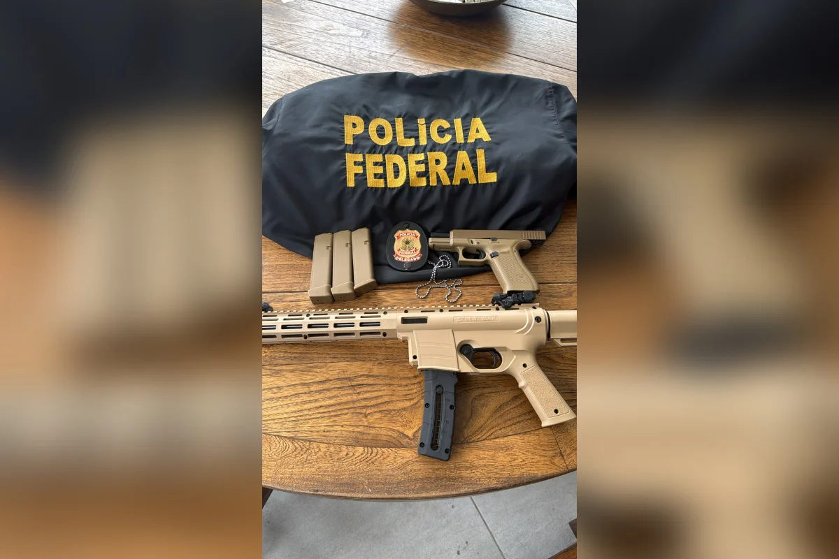 A coluna apurou que, até as 7h desta quarta-feira, cinco pessoas já haviam sido presas e duas permaneciam foragidas, entre elas Peixão. A coluna apurou que, até as 7h desta quarta-feira, cinco pessoas já haviam sido presas e duas permaneciam foragidas, entre elas Peixão.