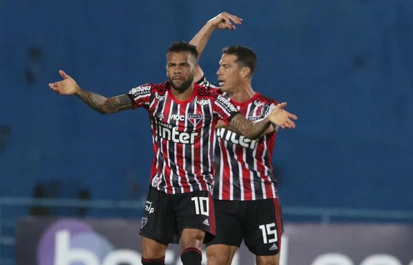 Daniel Alves cobra dívida de R$ 11 milhões do São Paulo