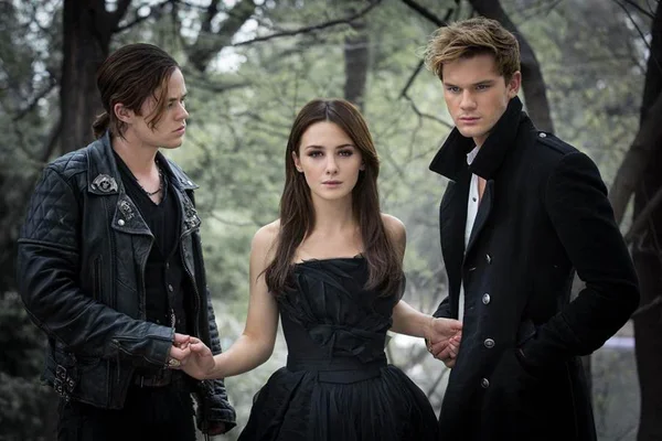 “Fallen”, o “Crepúsculo com anjos”, lidera as estreias da semana