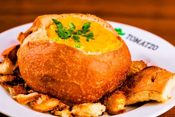 Tomatzo lança linha de caldos para encarar o clima de inverno