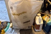 Também foram encontrados produtos para o cultivo e desenvolvimento da plantação de maconha