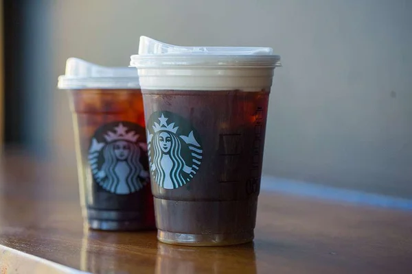 Starbucks vai erradicar o uso de canudos na rede mundial até 2020