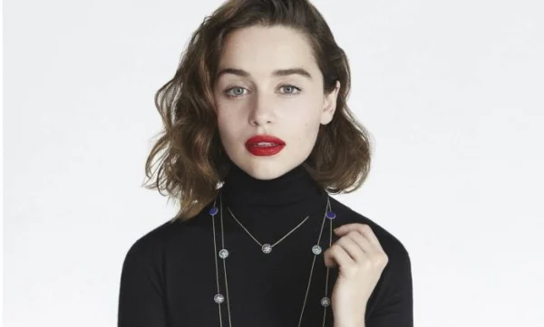 Emilia Clarke é o novo rosto da campanha de joias da Dior