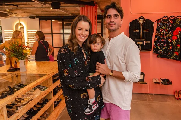 Bebê a bordo! Gabriella Constantino comemora gravidez do segundo filho