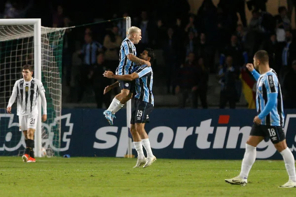 Libertadores: Grêmio atropela The Strongest em retorno ao futebol