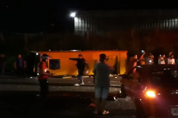 Motorista de ônibus disputa “racha” e deixa 10 pessoas feridas em Manaus