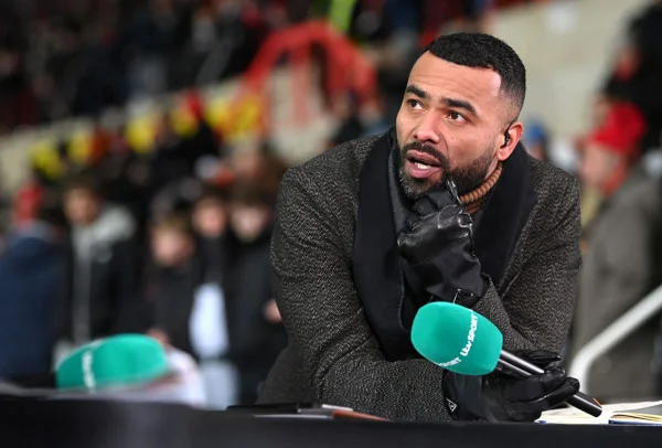 Ashley Cole foi ameaçado por assaltantes