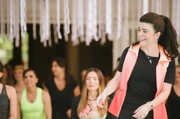 Valéria Leão comemora aniversário com brunch e aulão de zumba