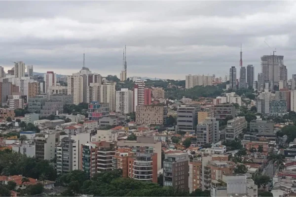 O coletivo pede que o documento seja encaminhado às plataformas. A lista de moradias sociais será apresentada em CPI nesta terça-feira (17) - Metrópoles