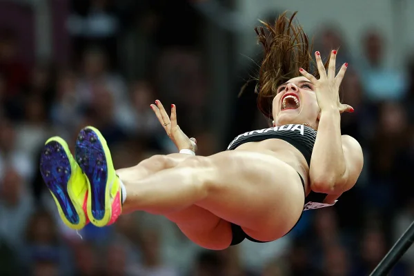 Atleta olímpica do salto com vara abre conta no OnlyFans e fatura renda extra