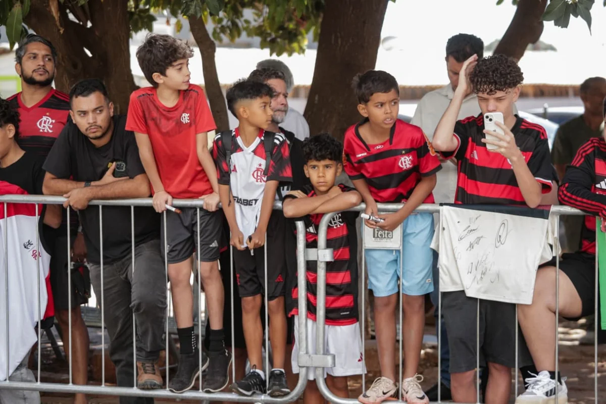 Flamengo veio ao DF com integrantes da equipe titular do Rubro-Negro Flamengo veio ao DF com integrantes da equipe titular do Rubro-Negro