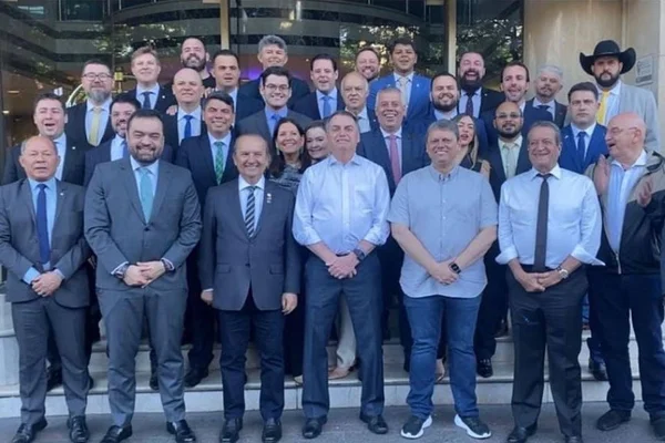 Comitiva do Brasil n Argentina para a posse de Javier Milei, com Jair Bolsonaro