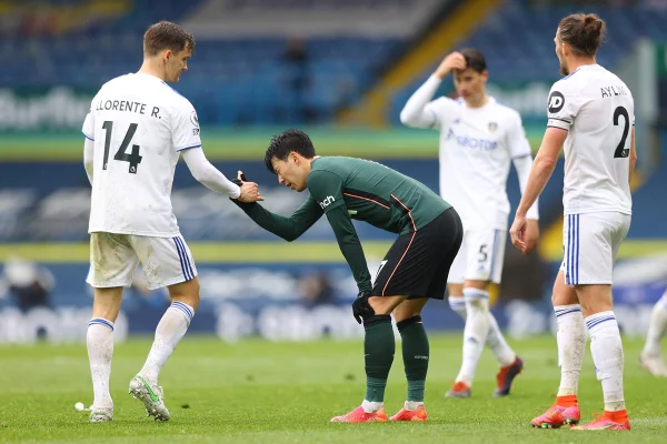 Son e Diego Llorente Leeds x Tottenham