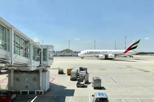 Viajantes vindos do exterior devem apresentar teste negativo da Covid-19