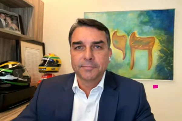 Flávio Bolsonaro: “Gostaria muito que a Dani Marques fosse minha vice”