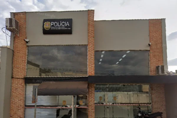 Imagem colorida de delegacia seccional de Assis. Metrópoles