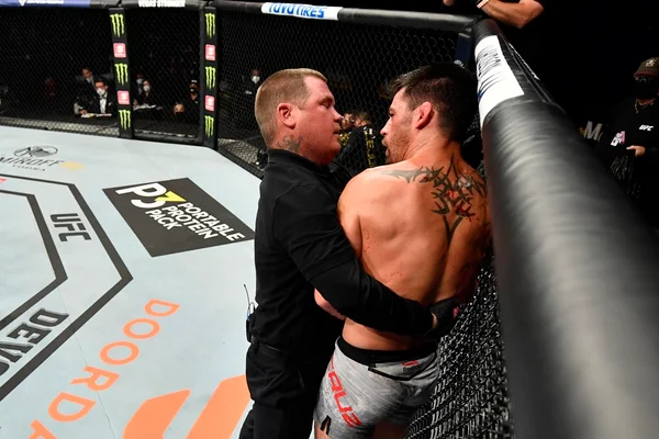 Dominick Cruz é retirado de luta pelo árbitro do UFC