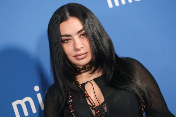 charli xcx venda peças acervo show