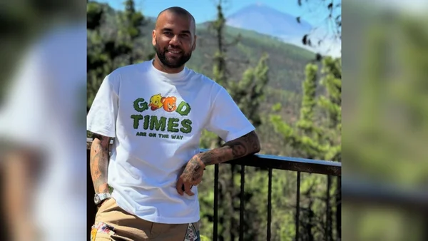 Daniel Alves posta foto pela primeira vez após sair da cadeia