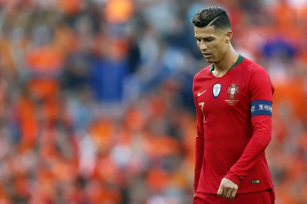 Cristiano Ronaldo testa positivo para coronavírus e deixa Portugal
