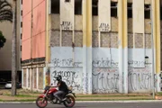 Hotel está abandonado há anos