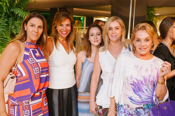 Andrea Carvalho, Cristiane Constantino, Marina Monteiro, Elisa Monteiro e Mercia Crema Andrea Carvalho, Cristiane Constantino, Marina Monteiro, Elisa Monteiro e Mercia Crema