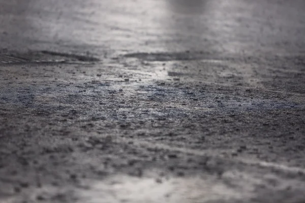 Com granizo, chuva causa transtorno no fim da tarde desta terça (23/8)