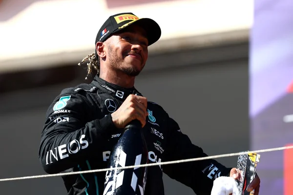 Foto colorida de Lewis Hamilton