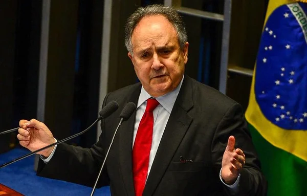 Cristovam Buarque critica “assédio” de PPS a Luciano Huck