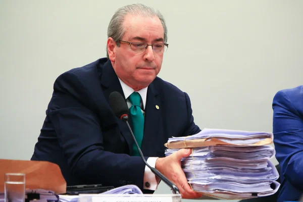 PF achou documentos de Eduardo Cunha na casa de Henrique Alves
