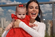 Amanda Kimberlly e Helena posam juntas para as redes sociais