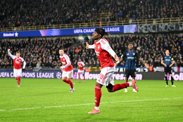 Madueke comemorando gol pelo Arsenal na Champions League