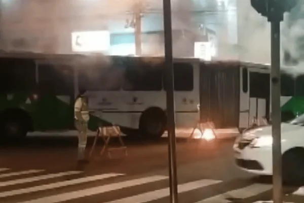 ônibus pega fogo interior de sp