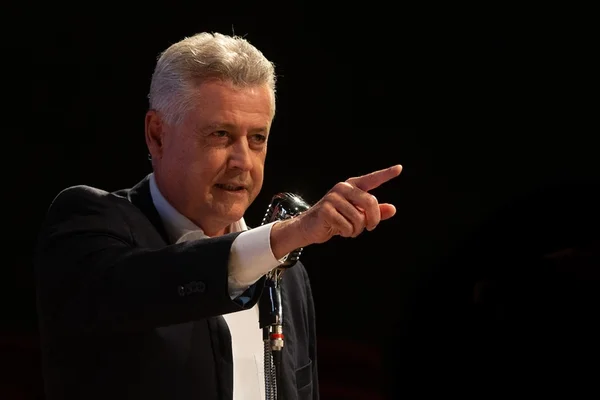 Conheça a trajetória de Rodrigo Rollemberg, o candidato que precisa reverter 423 mil votos