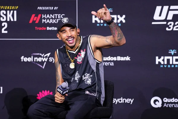 Carlos Prates detona diretoria do Corinthians após saída de Depay