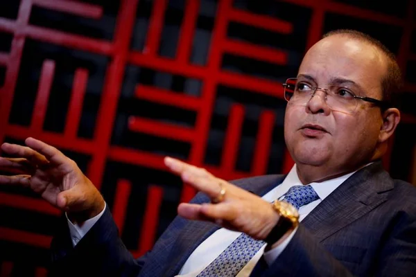 Ibaneis adia para 18 de maio a reabertura do comércio no DF