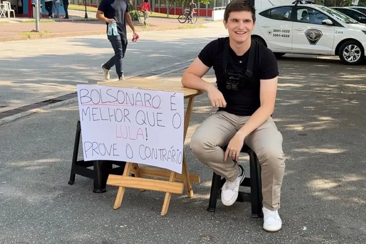 Lucas Pavanato monta banca na Usp Lucas Pavanato monta banca na Usp
