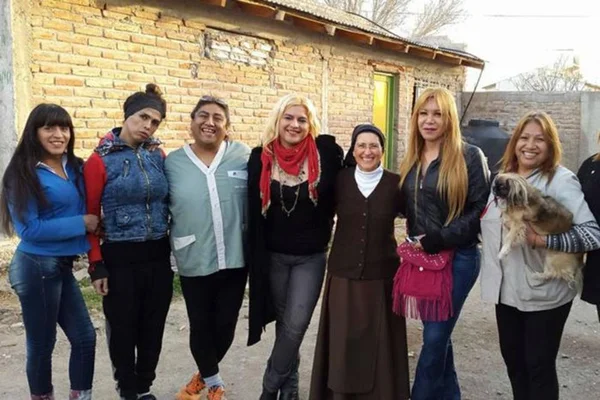 Freira constrói primeiro condomínio do mundo exclusivo para mulheres trans