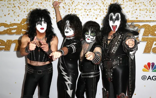 Kiss anuncia aposentadoria dos palcos após 45 anos de carreira