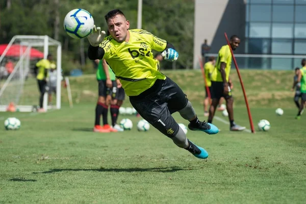 Jogos deste sábado podem isolar Flamengo ainda mais na liderança