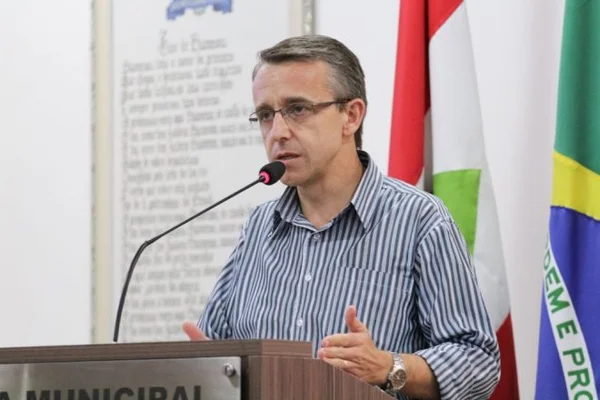 Após crítica, Planalto convida prefeito de Blumenau para reunião