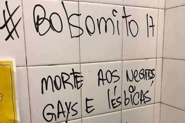 “Morte aos gays e lésbicas”, diz pichação pró-Bolsonaro em cursinho