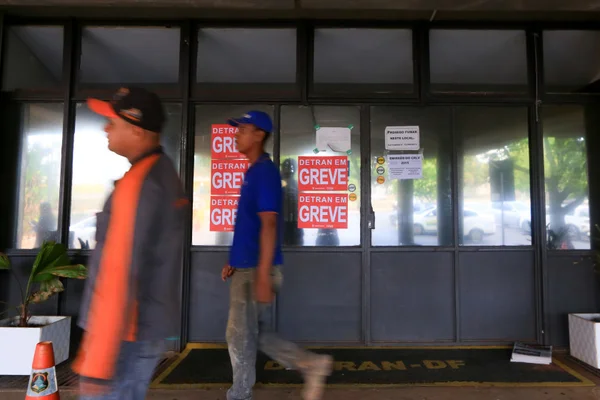 CUT repudia “calotes” de Rollemberg e servidores do Detran aderem à greve
