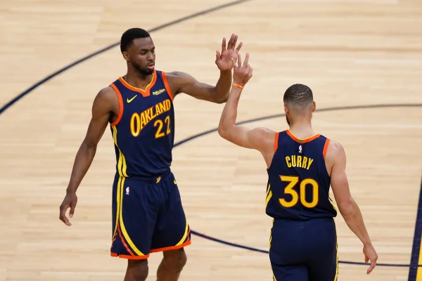Astro dos Warriors, Curry agradece por Wiggins ter se vacinado contra a Covid
