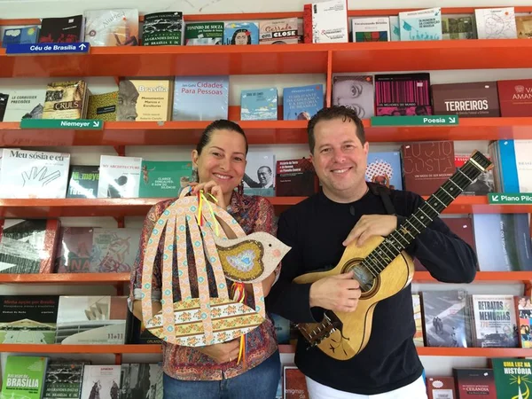 Adriana Nunes lança “Sabiá”, livro inspirado em canção