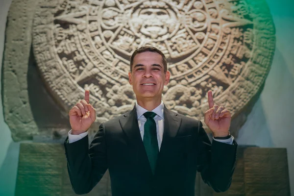 México anuncia ex-zagueiro Rafa Márquez como novo treinador
