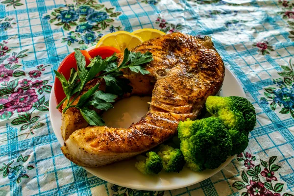 Imagem colorida de prato com proteína e carboidrato -Metrópoles