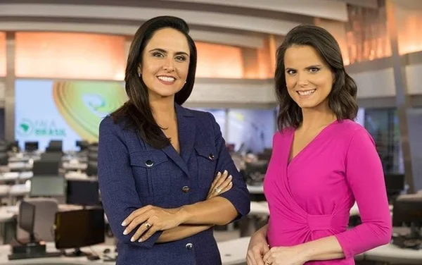 Apresentadoras se estranham ao vivo e geram climão em telejornal